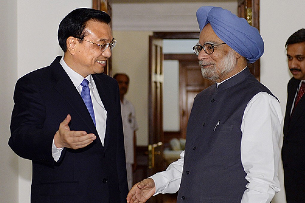 Chinese Premier Li Keqiang (left) meets Indian Prime Minister Manmohan Singh in New Delhi. Photo: Xinhua