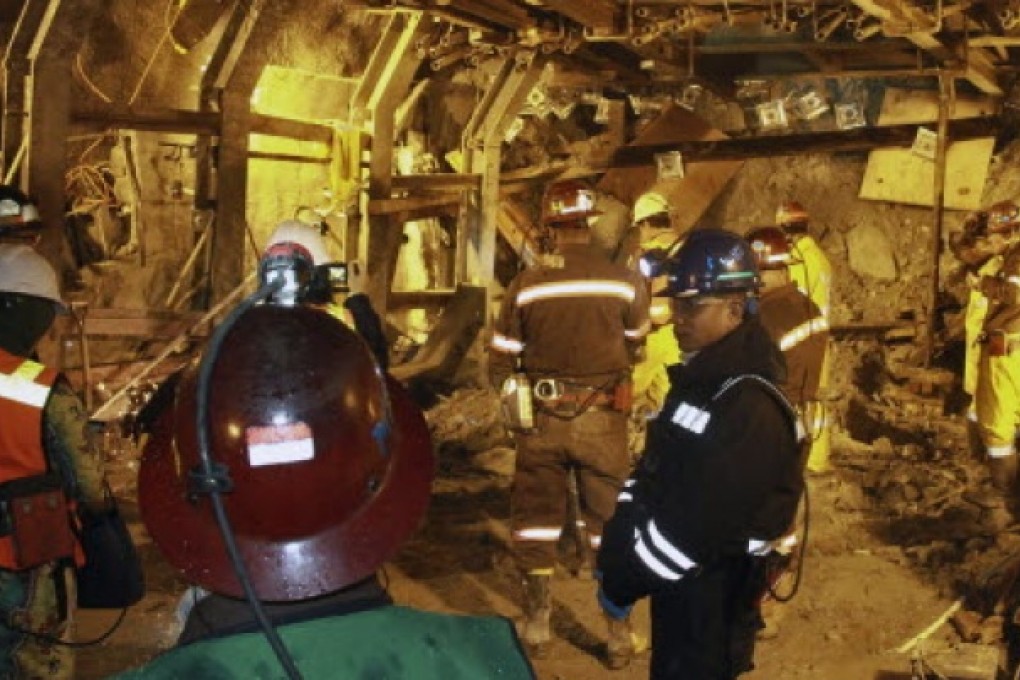 Indonesian rescuers gather inside a tunnel that collapsed on Tuesday morning as they continue to rescue trapped workers at Big Gossan mining area in Mimika, Papua province, Indonesia. Photo: AP