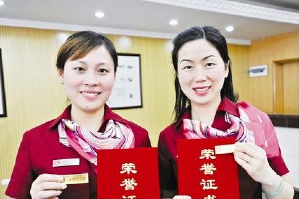 Xiong Ling (right). Photo: Screen shot via cnhubei.com