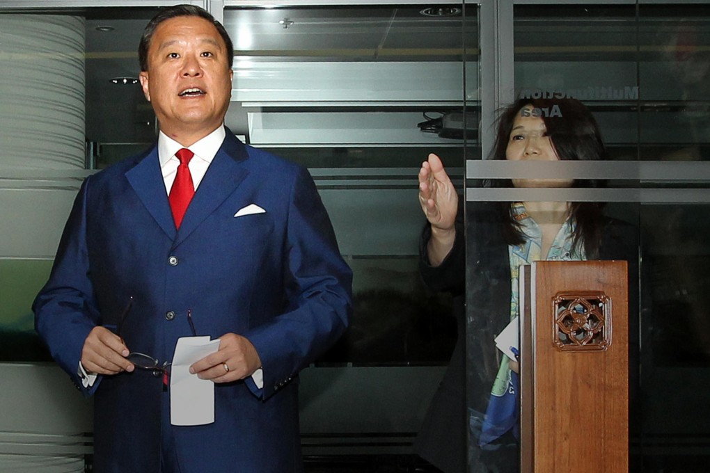 Barry Cheung Chun-yuen speaks to the media at HKMEx's offices in Cyberport. He rejected calls to resign from public office. Photo: May Tse