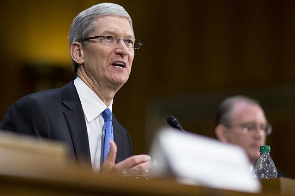 Apple CEO Tim Cook testifies before the Senate. Photo: EPA