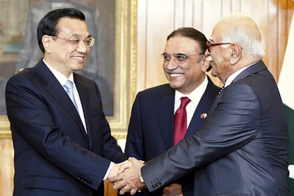Chinese Premier Li Keqiang (left) meets with Pakistani President Asif Ali Zardari (centre) and interim Prime Minister Mir Hazar Khan Khoso in Islamabad, Pakistan, on Wednesday. Photo: Xinhua