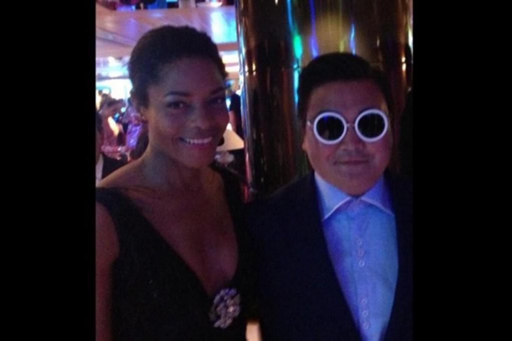 Naomie Harris and the impostor, in a photo she posted on Twitter