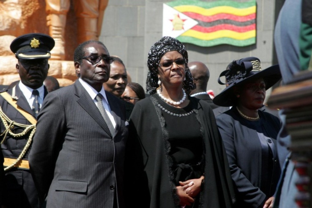 Grace Mugabe (centre)