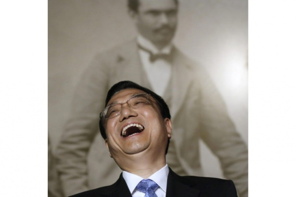 Premier Li Keqiang enjoys a trip to a Bern museum; behind him is a photo of Albert Einstein's colleague Maurice Solovine. Photo: EPA