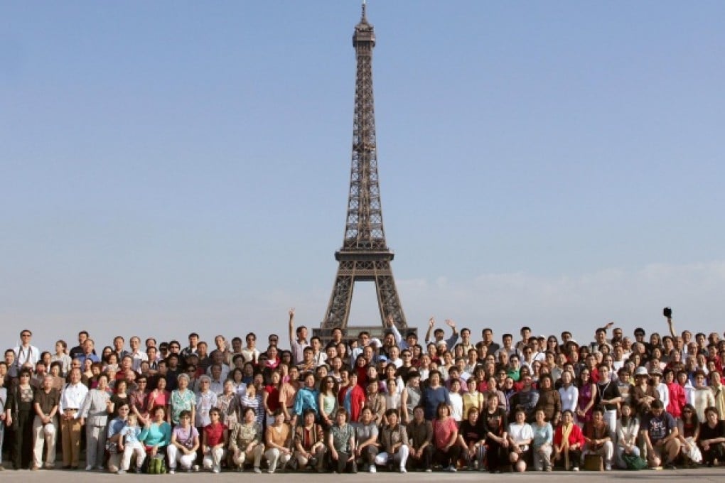 The first mainland tour group to France in 2004.