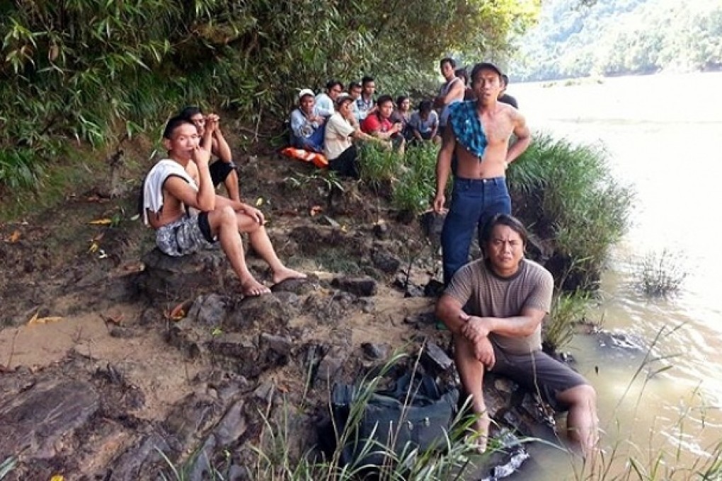 Survivors gather on the shore of the Rajang River, Sarawak. Photo: Xinhua