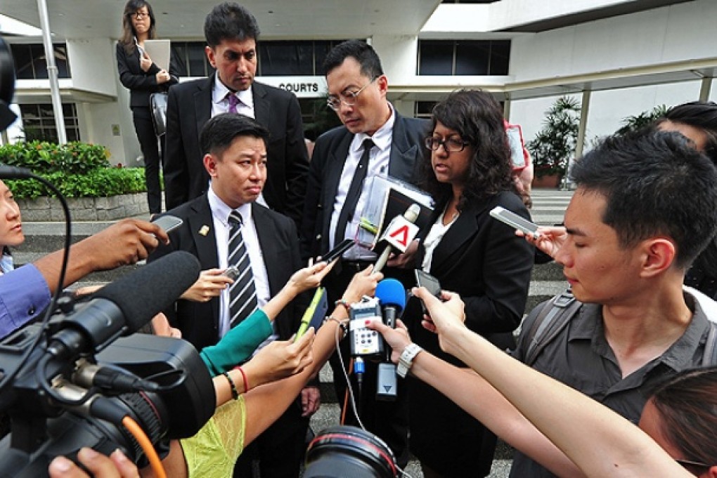 News media gather outside Singapore's Subordinate Courts. Photo: Xinhua