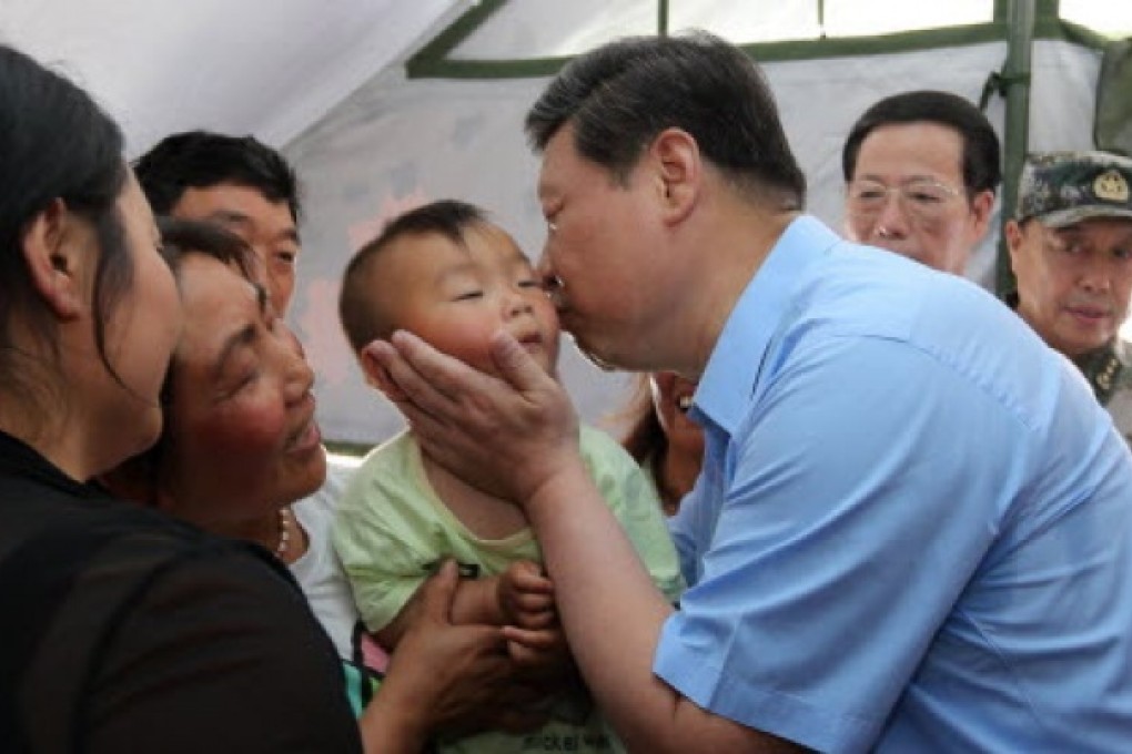 Xi Jinping kisses a child at a temporary shelter for quake-affected residents in Lushan County, Sichuan. Photo: Xinhua