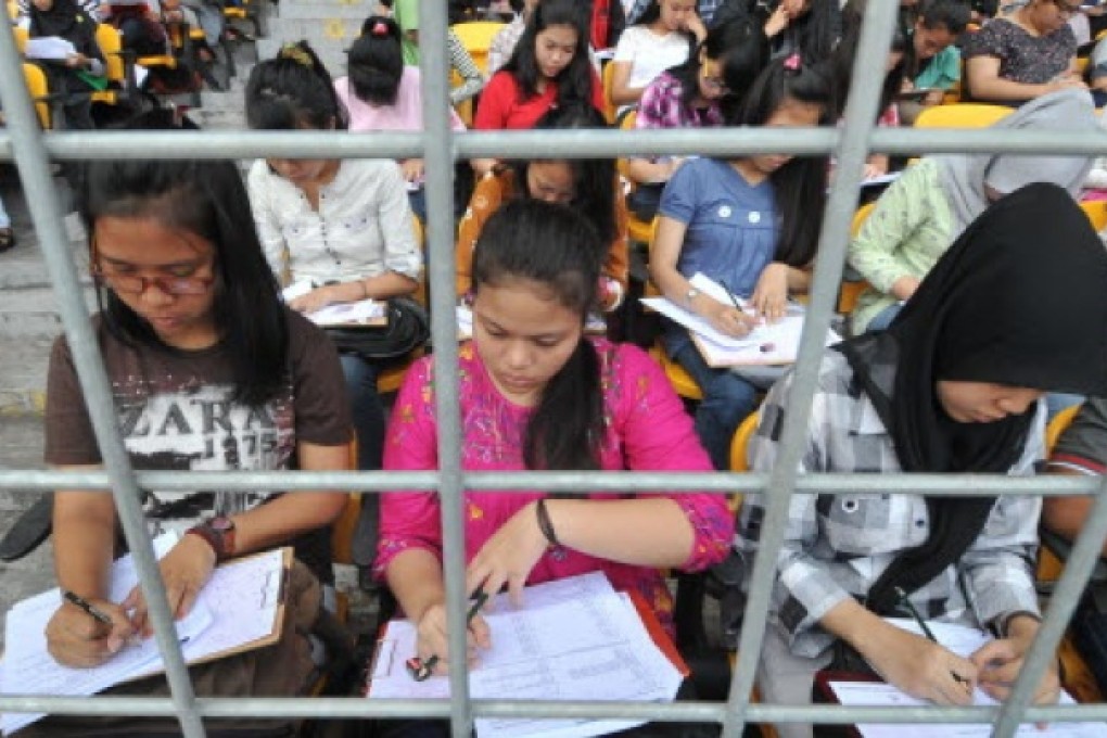 Indonesian high school students sitting exams in Jakarta. School exam cheating rampant in Indonesia. Photo: Xinhua.