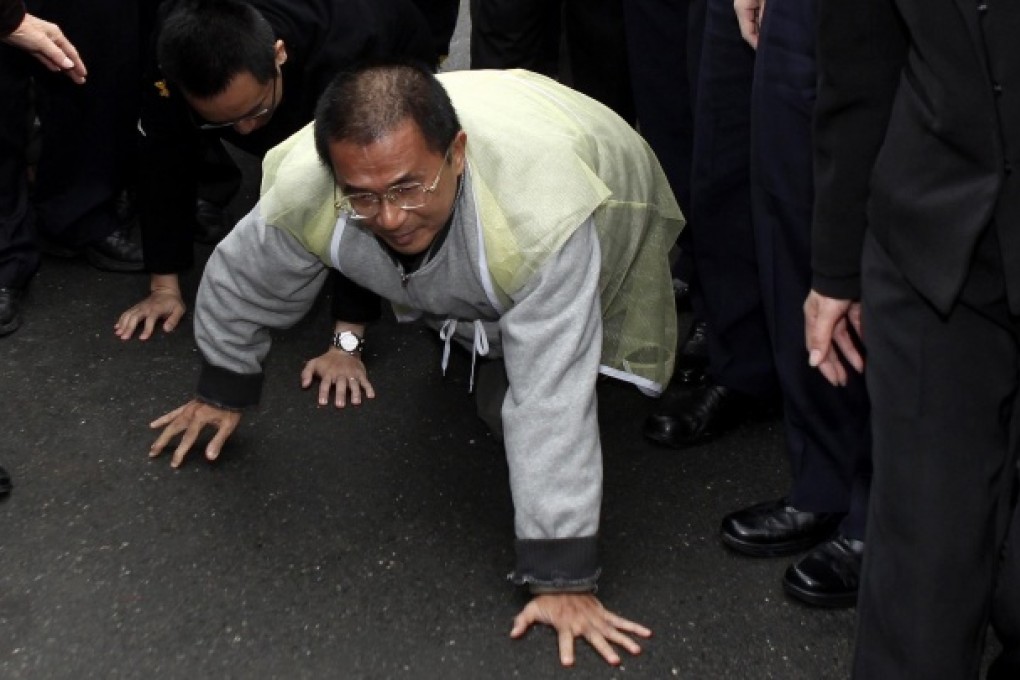 Chen Shui-bian, seen crawling to the funeral house of his late mother-in-law last year, attempted suicide on Sunday. Photo: Reuters