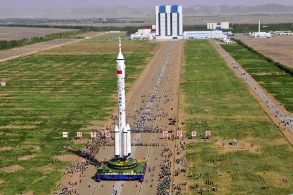 Shenzhou X spacecraft gets set to blast off on two-week trip