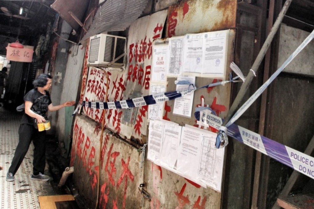 Crudely built shacks at the back of Kiu Yu Mansion are targeted in an official clearance. Photo: Felix Wong