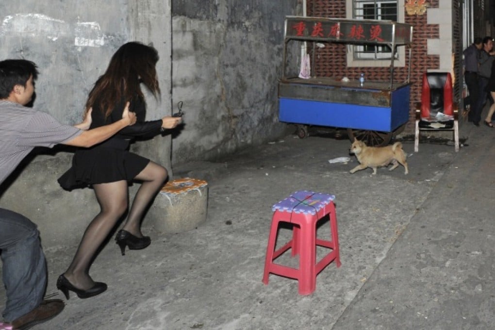 A plainclothes policeman catches a woman during a police crackdown on prostitution in Quanzhou, Fujian, October 29, 2011. Photo: Reuters