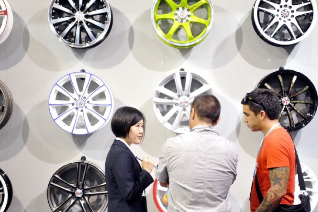 Exhibitors and businessmen talk during the 113th China Import and Export Fair in Guangzhou. Photo: Xinhua