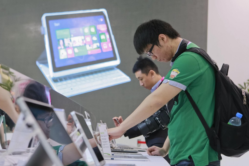 Visitors to Computex Taipei get some hands-on experience at the Acer booth. More than 1,700 exhibitors took part. Photo: Bloomberg