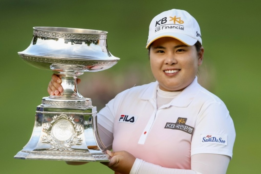 Inbee Park of South Korea holds the trophy after winning the LPGA Golf Championship in Pittsford, New York. Photo: Reuters