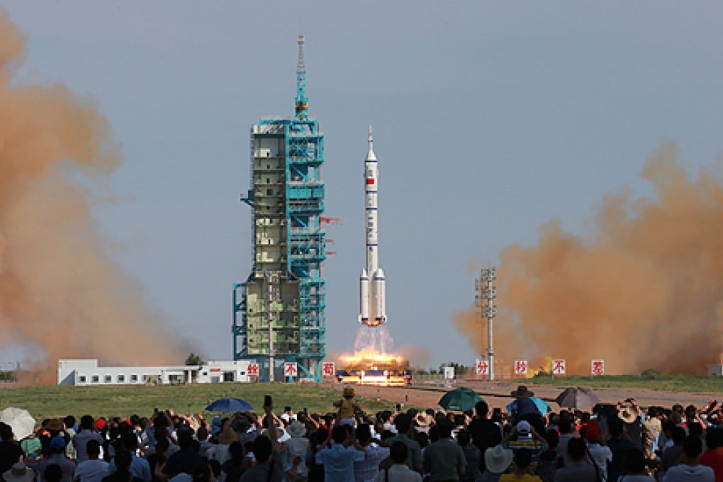 The Shenzhou 10 spacecraft  blasts off from the launch pad at the Jiuquan Satellite Launch Centre in Jiuquan, Gansu province, on Tuesday. Photo: Xinhua