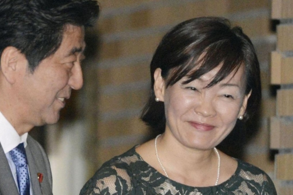 Akie Abe (right) and Shinzo Abe.