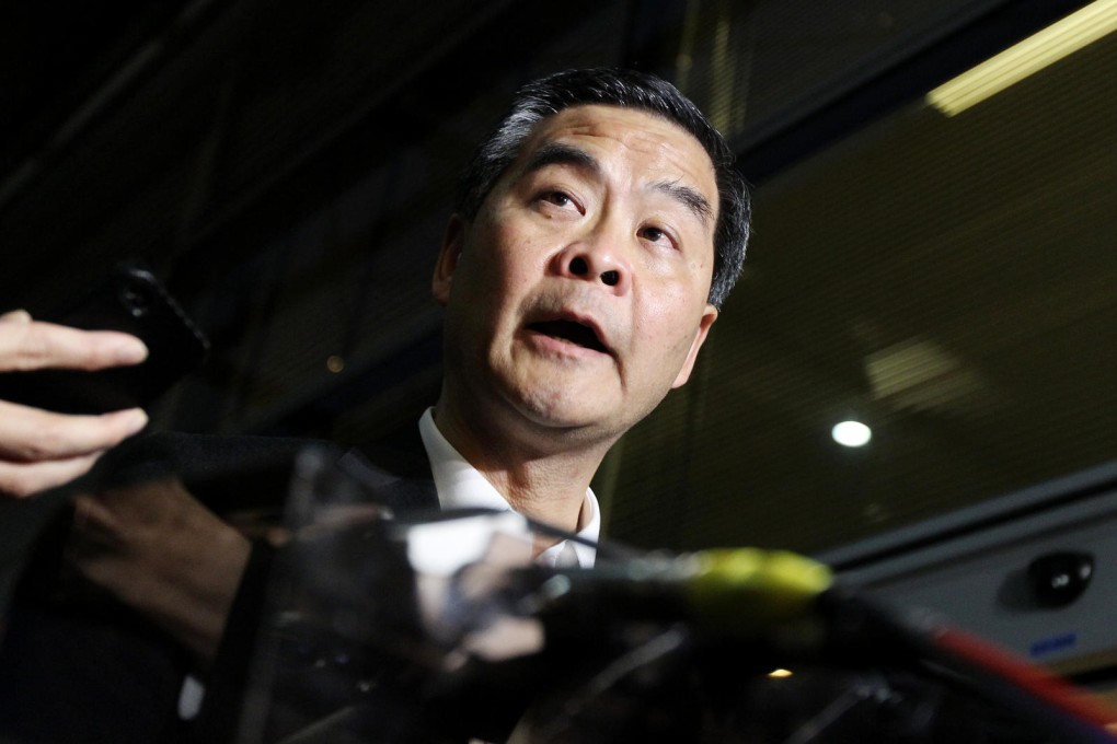 Leung Chun-ying didn't have much time for the media when he returned from New York last night, sticking to his "I am not commenting on individual cases" line. Photo K.Y. Cheng