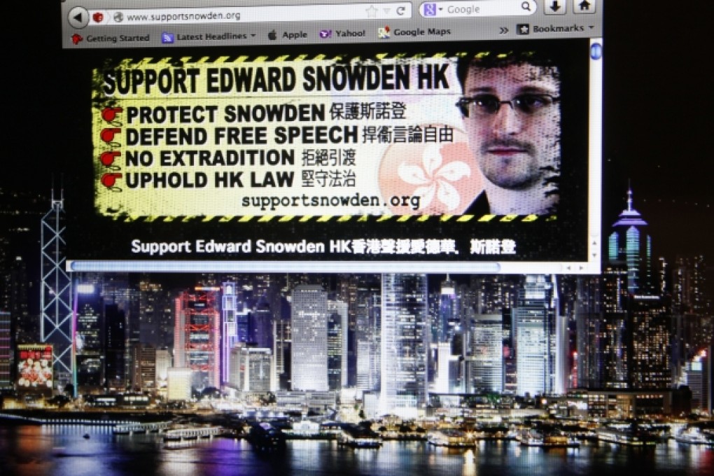 A website supporting Edward Snowden, former CIA employee who leaked top-secret documents about sweeping U.S. surveillance programs, are displayed on a computer screen in Hong Kong, June 13, 2013. Photo: AP