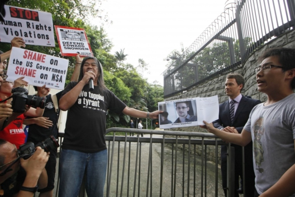 A US Consulate representative in Central receives a letter from supporters of Edward Snowden, who leaked top-secret information about US surveillance programs. Photo: AP