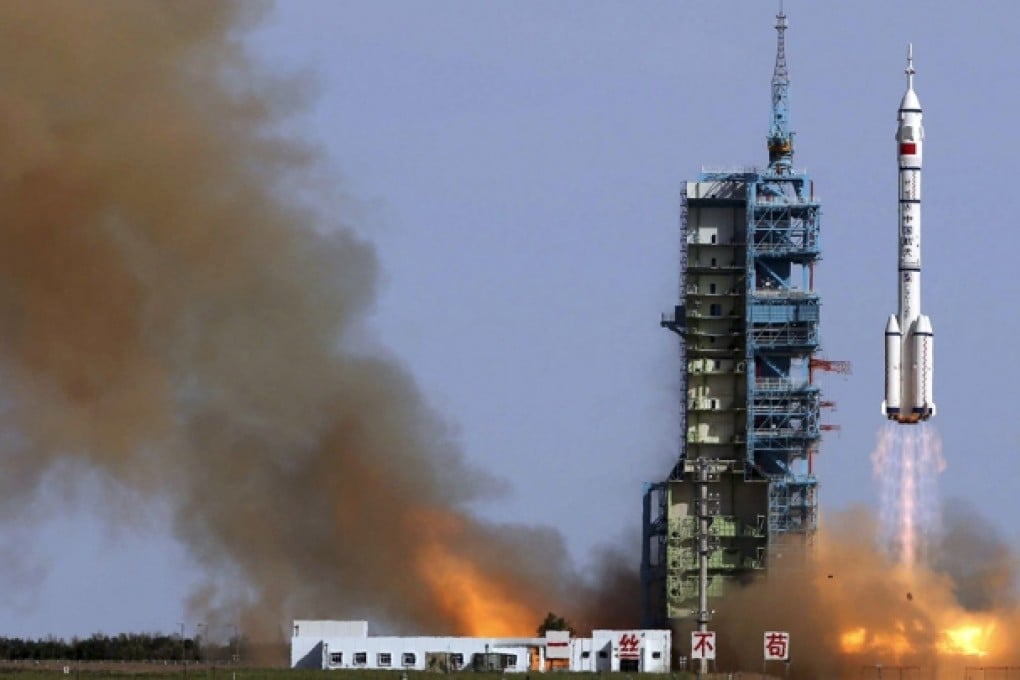 The Long March 2-F rocket loaded with Shenzhou-10 manned spacecraft lifts off from the Jiuquan Satellite Launch Center. Photo: Reuters