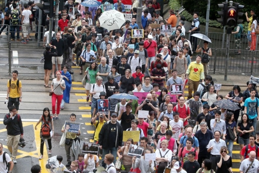 Protesters head to the consulate. Photo: Sam Tsang