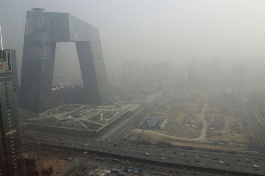 Heavy haze in Beijing's central business district. Photo: Reuters