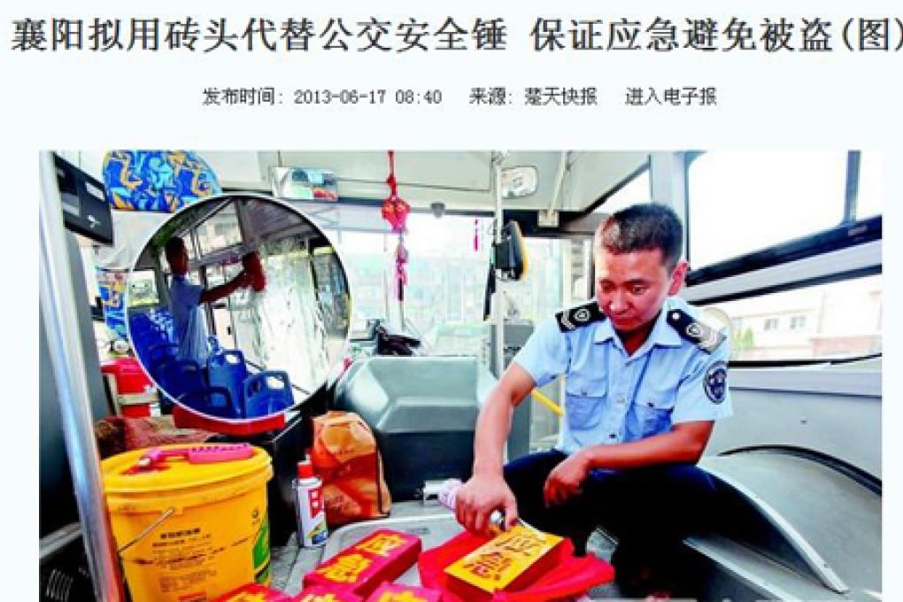 Bus passengers will have to use bricks in an emergency. Photo: Screenshot via Chutian Kuaibao
