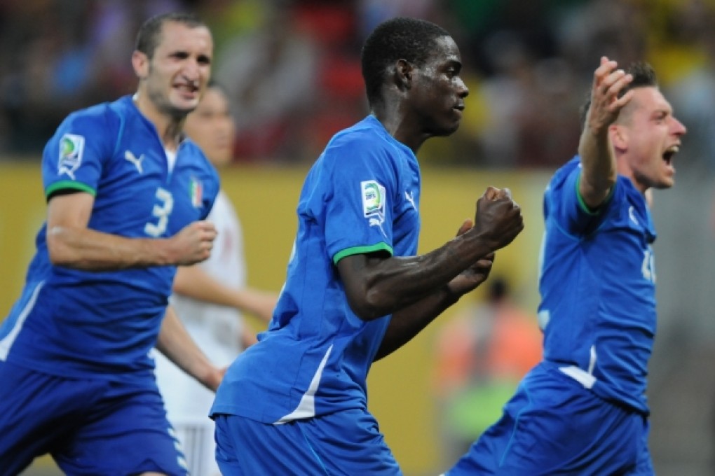 Italy's Mario Balotelli (C) celebrates after scoring during the FIFA's Confederations Cup Brazil 2013 match against Japan. Photo: Xinhua