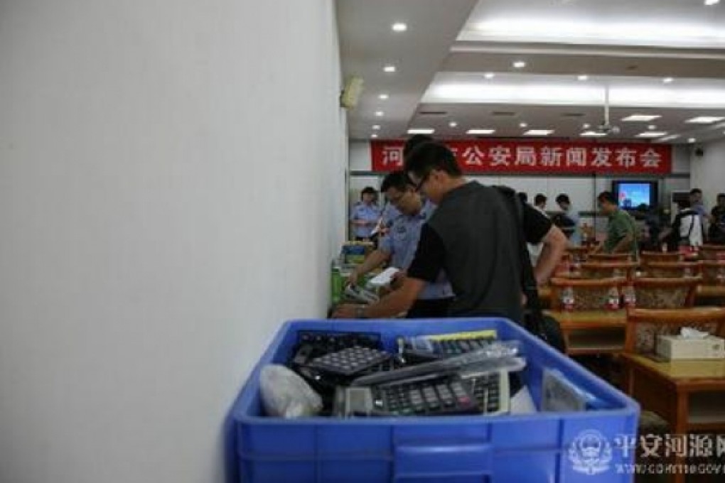 Confiscated counterfeit calculators at a Heyuan City press conference. Photo: Screenshot via Sina Weibo