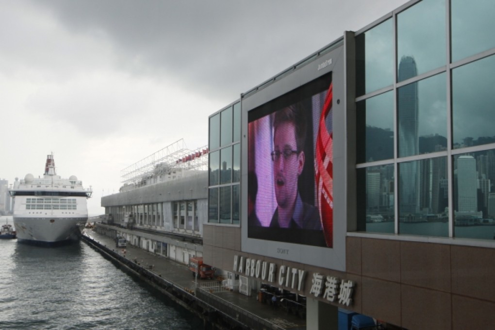 A TV screen shows the news of former CIA employee Edward Snowden at a shopping mall in Hong Kong. Photo: AP
