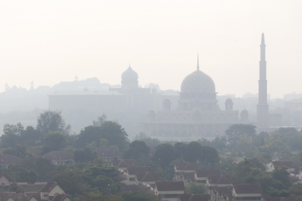 Melawati Palace, Putra Perdana and Putra Mosque are shrouded with haze in Putrajaya outside Kuala Lumpur, Malaysia. Photo: Reuters