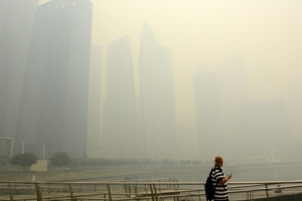 Singapore's smog blankets the city-state in thick, smoky haze as forest fires raged on the Indonesian island of Sumatra. Photo: Bloomberg