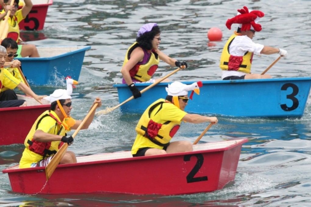 Paddlers go flat-out in the celebrity bath tub event, held yesterday as part of the final day of the CCB (Asia) Hong Kong International Dragon Boat Race off Tsim Sha Tsui East. More than 5,000 entrants in 199 teams –163 local and 36 overseas from 11territories around the world – took part over the three days. Photo: Dickson Lee