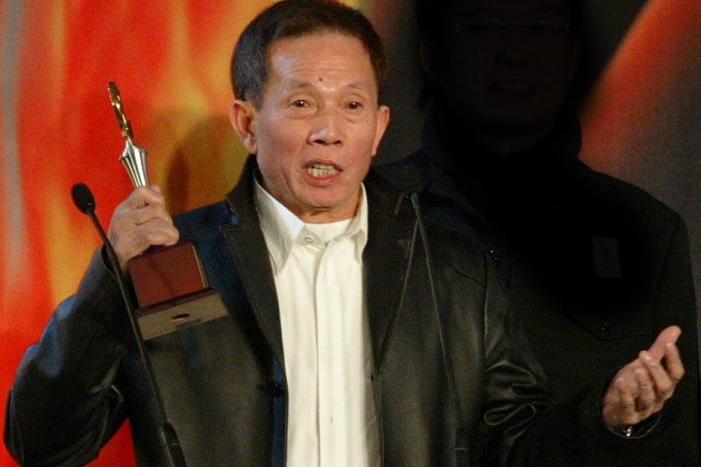 Lau Kar-leung accepts the Outstanding Achievement Award at the Golden Bauhinia Awards in 2005. Photo: Dickson Lee