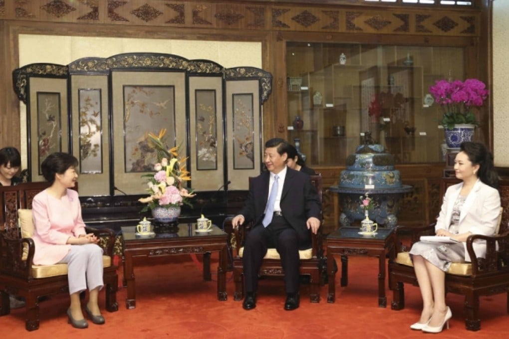 Xi and wife Peng Liyuan (right) with Park Geun-hye. Photo: Xinhua