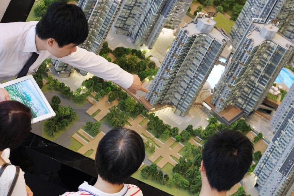 The pre-sale period for private flats is extended to 30 months.