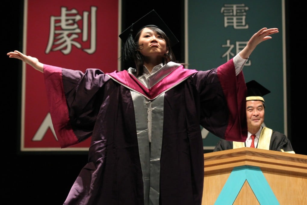 A student refuses to acknowledge Chief Executive Leung Chun-ying at an HKAPA graduation ceremony. Photo: Dickson Lee