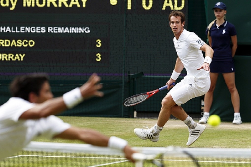 Fernando Verdasco returns to Andy Murray during their quarter-final match. Photo: AP