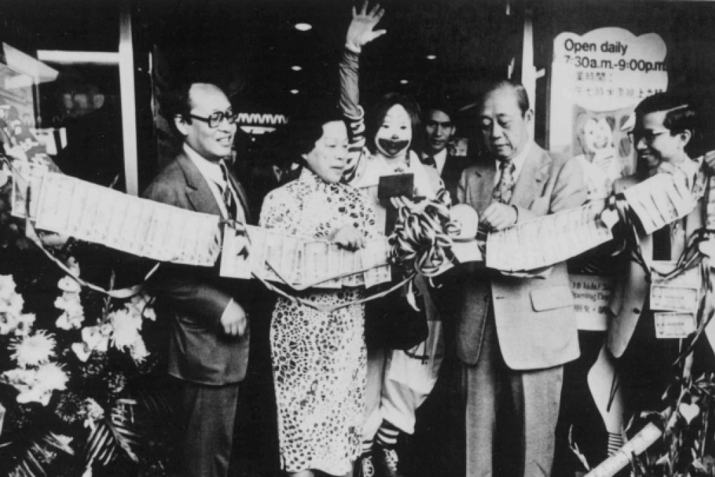 A ribbon made of HK$10 notes was cut by guests at the grand opening of Hong Kong's first McDonald's in January 1975. Photo: SCMP