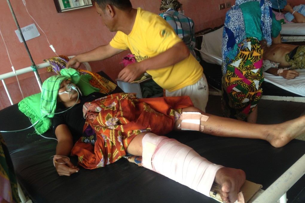 A woman receives medical help after getting injured in a crossfire between government forces and the renegade Muslim guerilla group Bangsamoro Islamic Freedom Fighters, in Cotabato. Photo: AFP