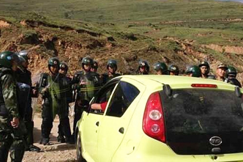 A photo on the Tibetan administration's website shows Tibetans blocked from reaching the Tawu birthday event. Photo: SCMP