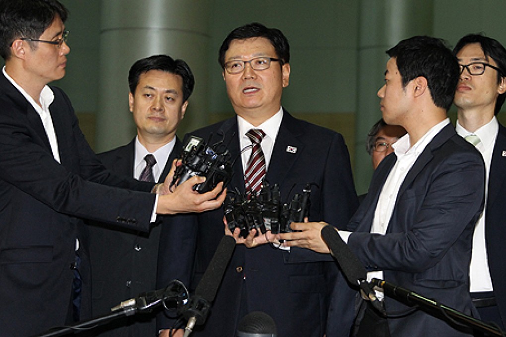 Head of the South Korean delegation Suh Ho at customs office before talks begin with North Korean delegates on Wednesday. Photo: Xinhua