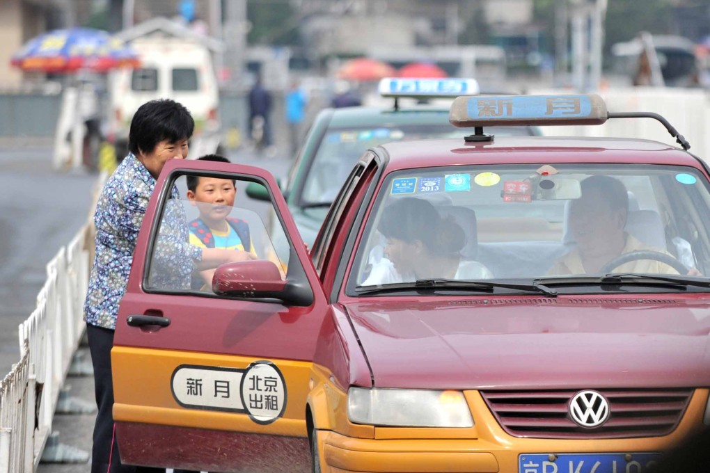 Taxi apps are well suited to big Chinese cities like Beijing and Shanghai, where it's often difficult to find a cab - especially during peak hours and bad weather. Photo: Xinhua