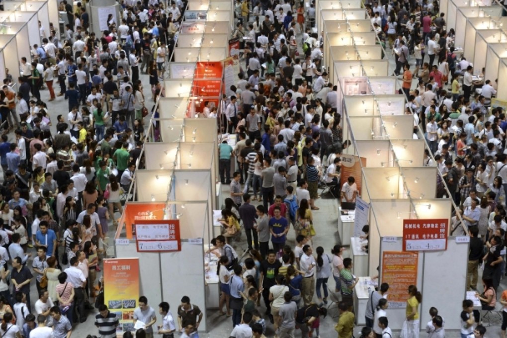Chinese job seekers visit a job fair in Chongqing Municipality on May 26, 2013. Photo: AP