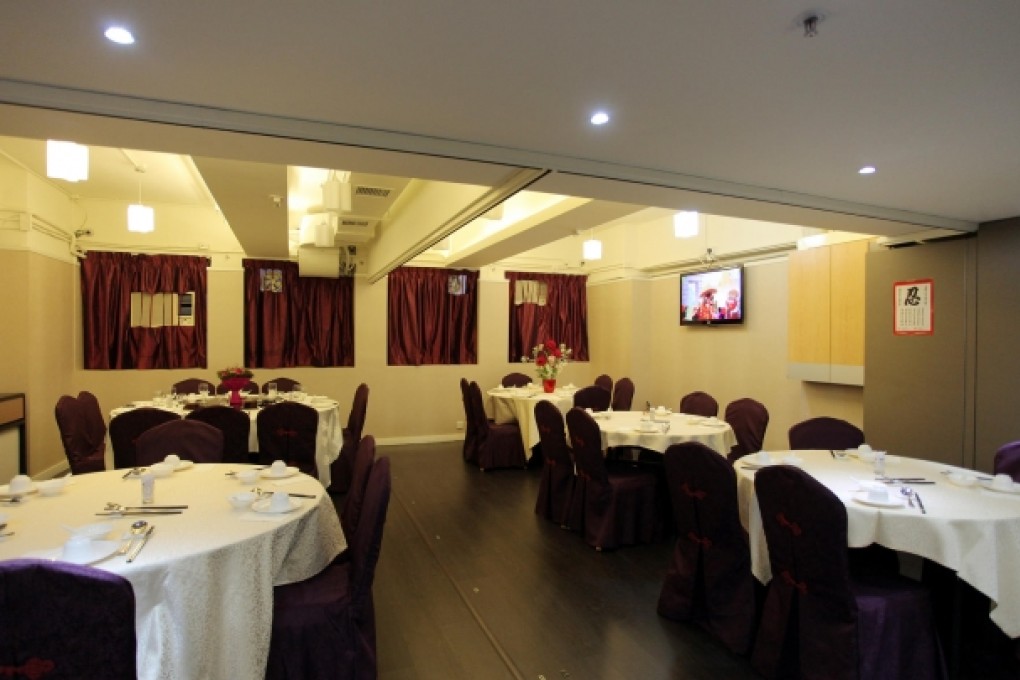 Home-made tofu with mushrooms (left), the interior of King's Choice restaurant; special fried pork forearm (below).Photos: Paul Yeung