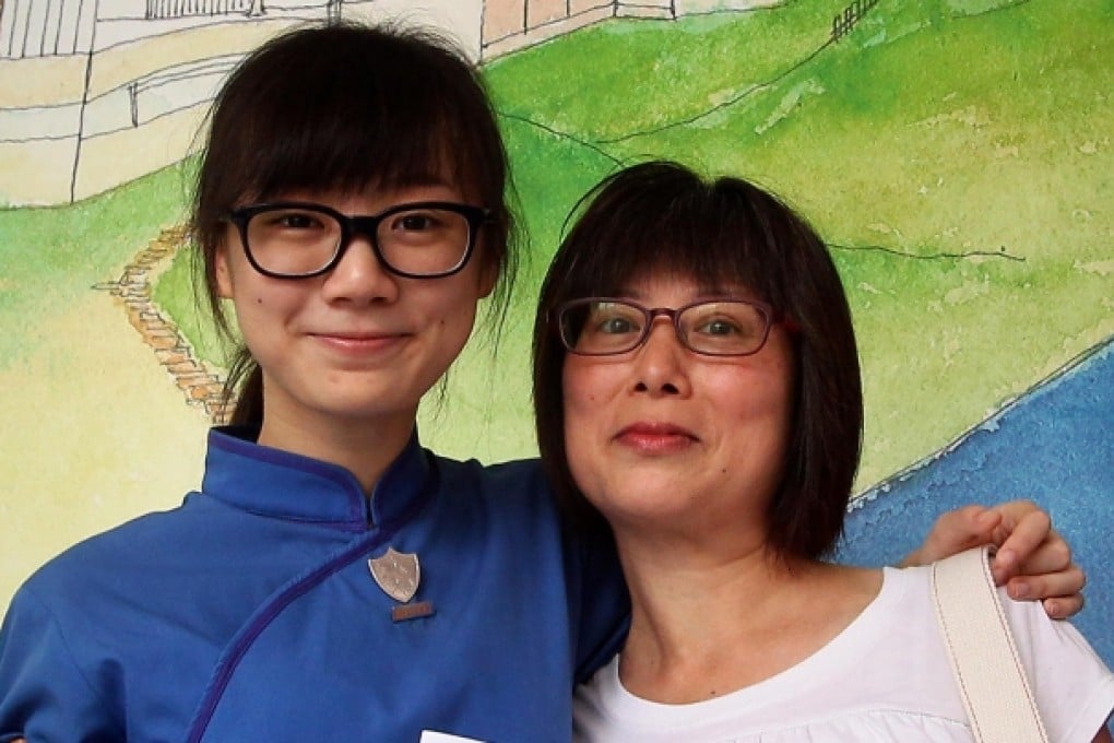 Top of the class: Erica Wong with her mum Vickie Hui Suk-ching. Photo: Jonathan Wong