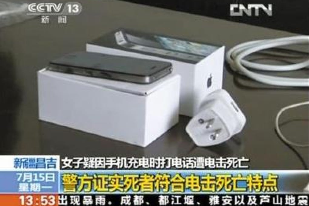 A CCTV screenshot of the phone and the charger, which does not appear to be the standard Apple mainland design. Photo: Screenshot via CCTV